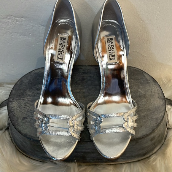 #0165 - Badgley Mischka Women's Silver Heels-Worn 1 time-7 - Picture 6 of 12